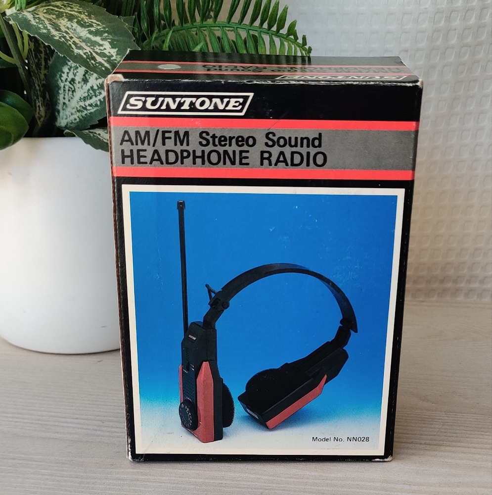 Vintage Suntone AM/FM Stereo Headphone Radio-Silver